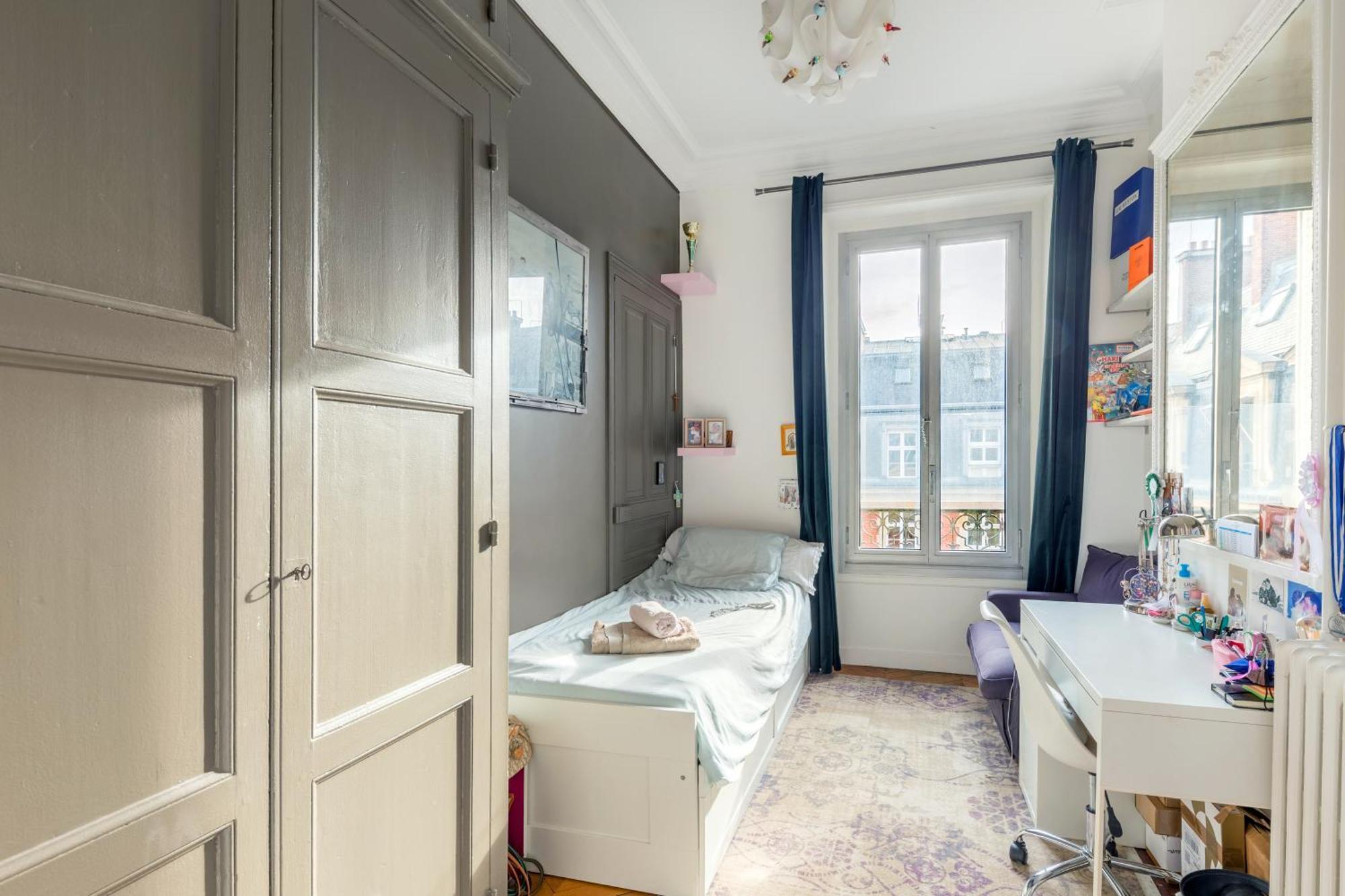 Family Apartment, 17, Plaine Monceau, By Easyflat