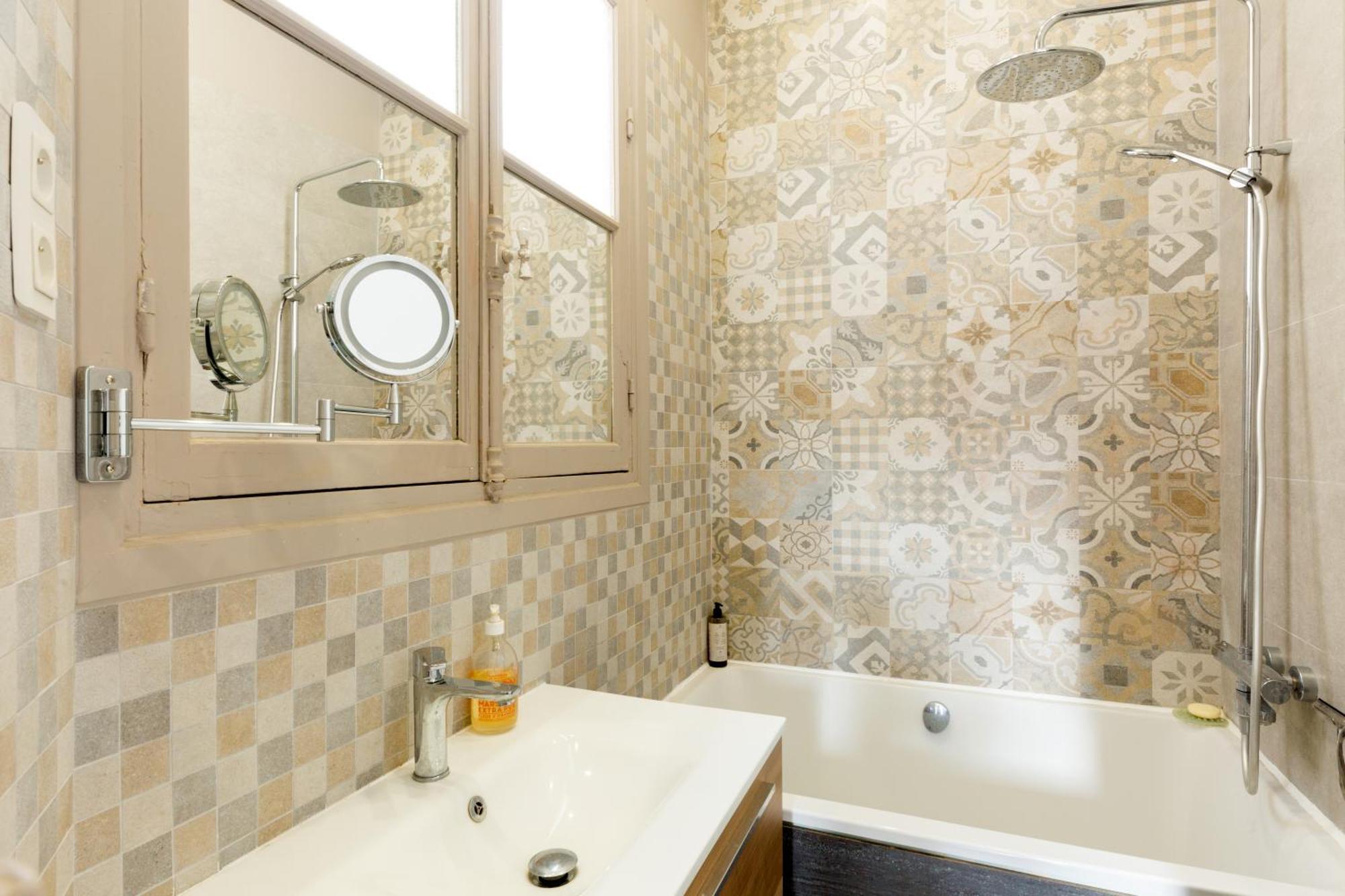 Family Apartment, 17, Plaine Monceau, By Easyflat * Paris